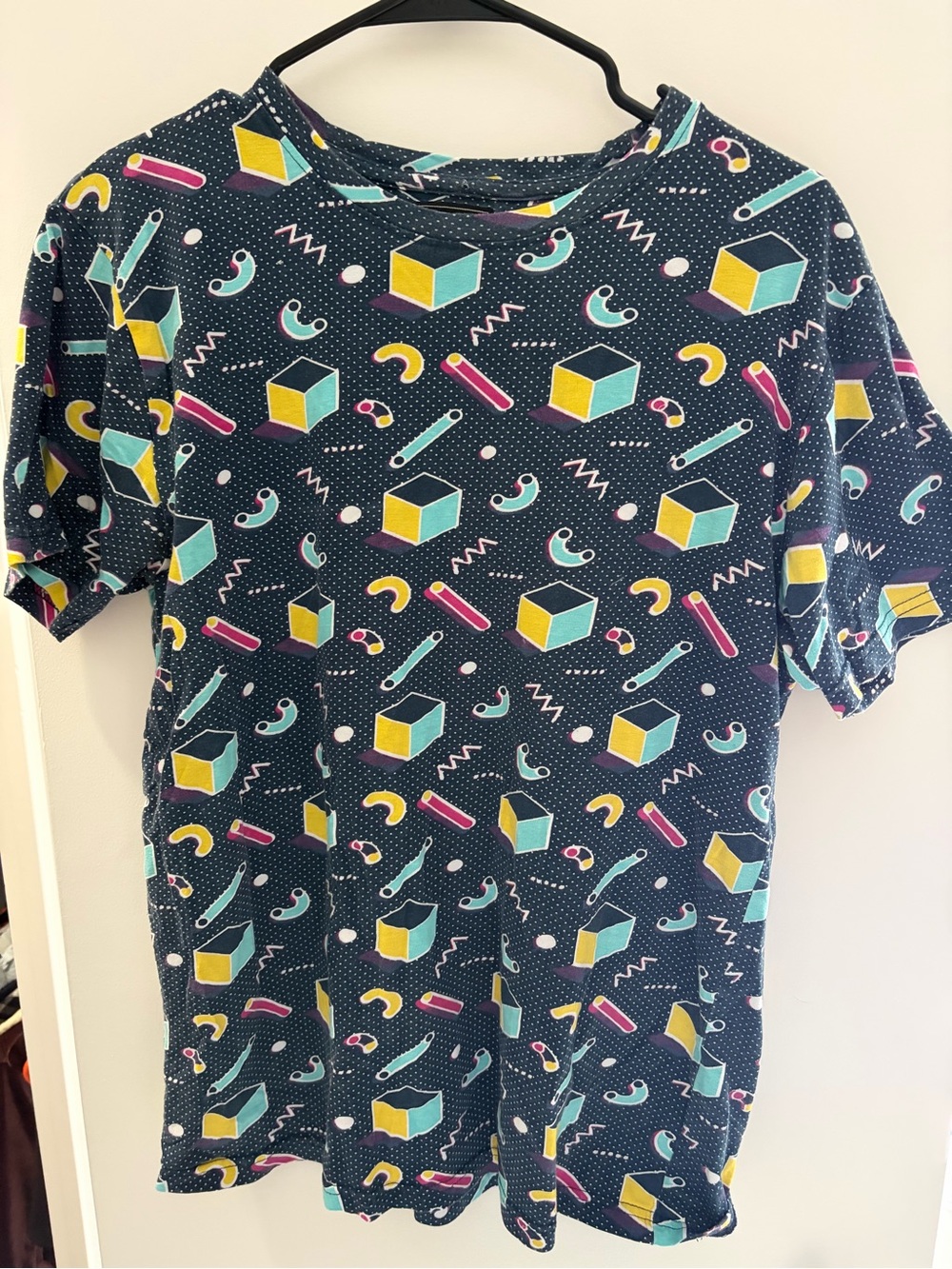 Super Massive Brand T shirt 80’s flair graphic design perfect
